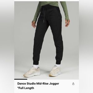 Lululemon dance studio jogger in black size 4
